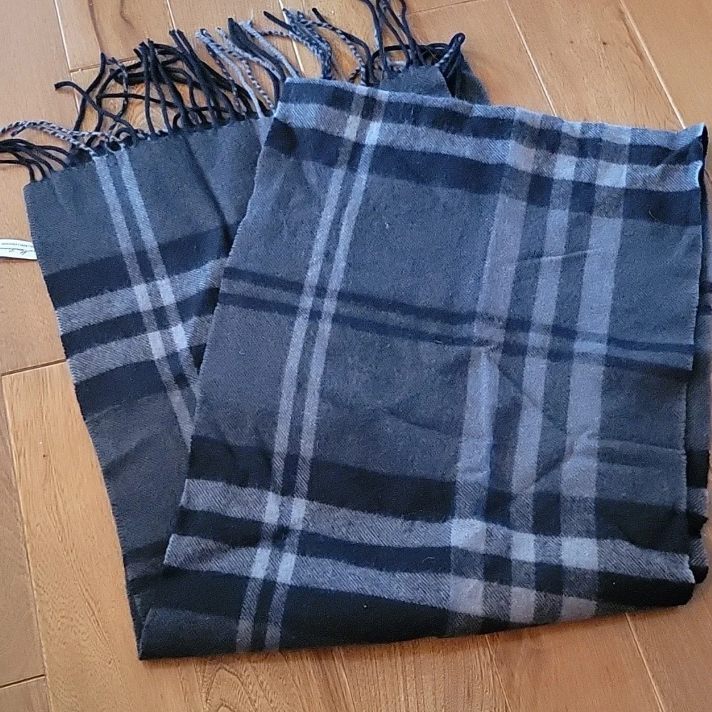 Enya Montanani Luxe Cashmere Wool Blend Black Plaid‎ Tassel Scarf